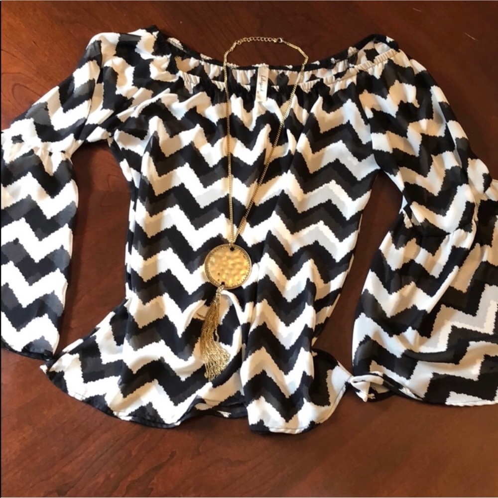 Like New Black/White Chevron Bell Sleeve Blouse